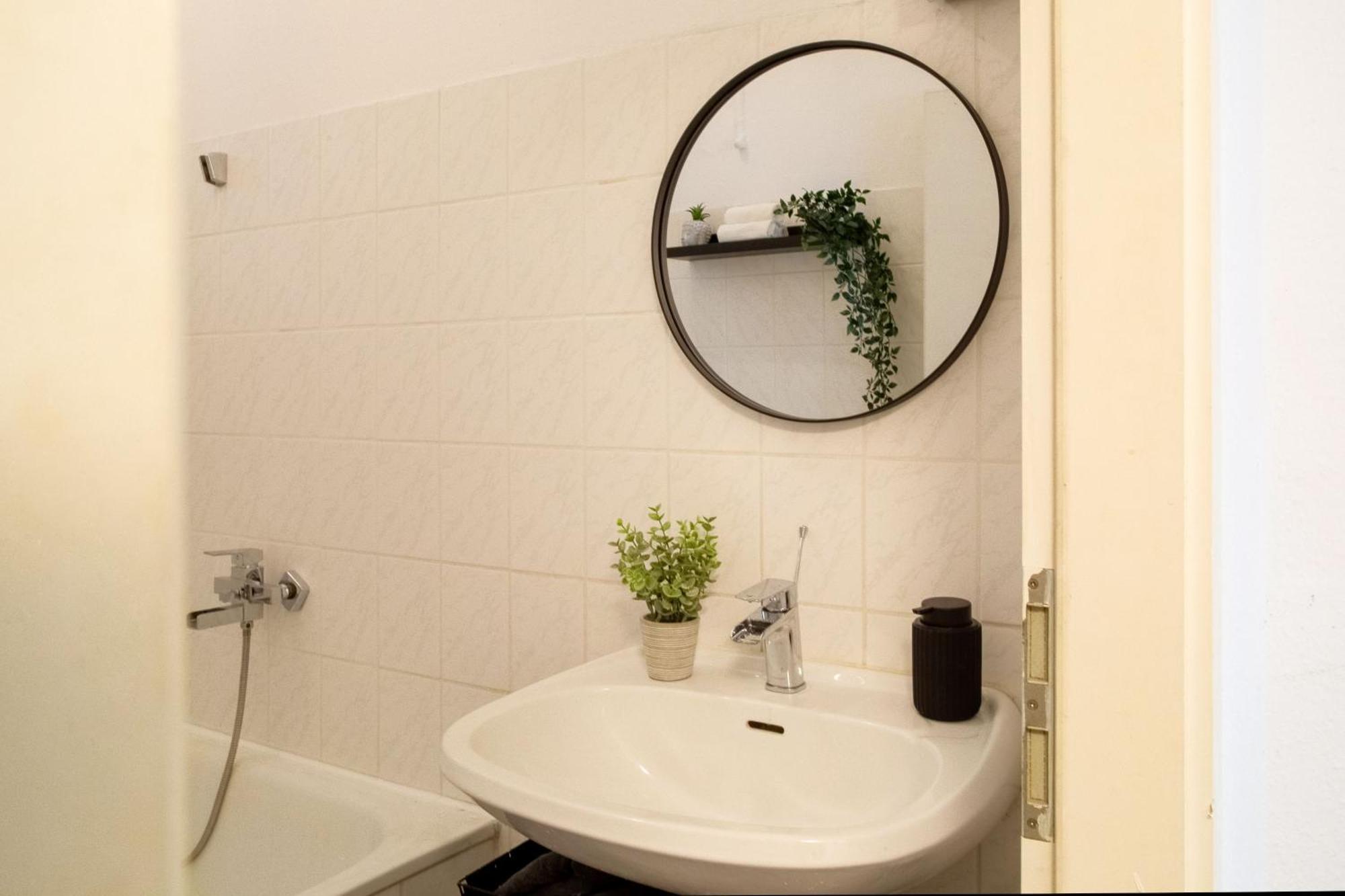 Massagesessel, King-Sized Bed, Billardtisch, 2 Couches Appartement Berlijn Buitenkant foto