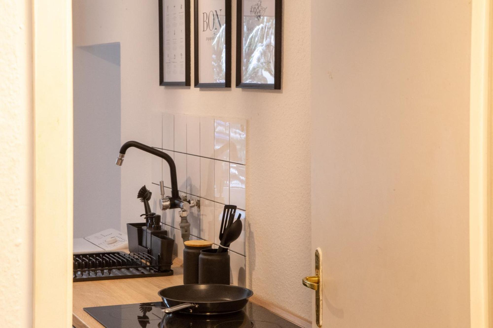 Massagesessel, King-Sized Bed, Billardtisch, 2 Couches Appartement Berlijn Buitenkant foto